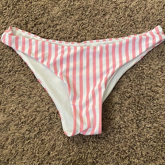 bikinis - Picture 4 of 5